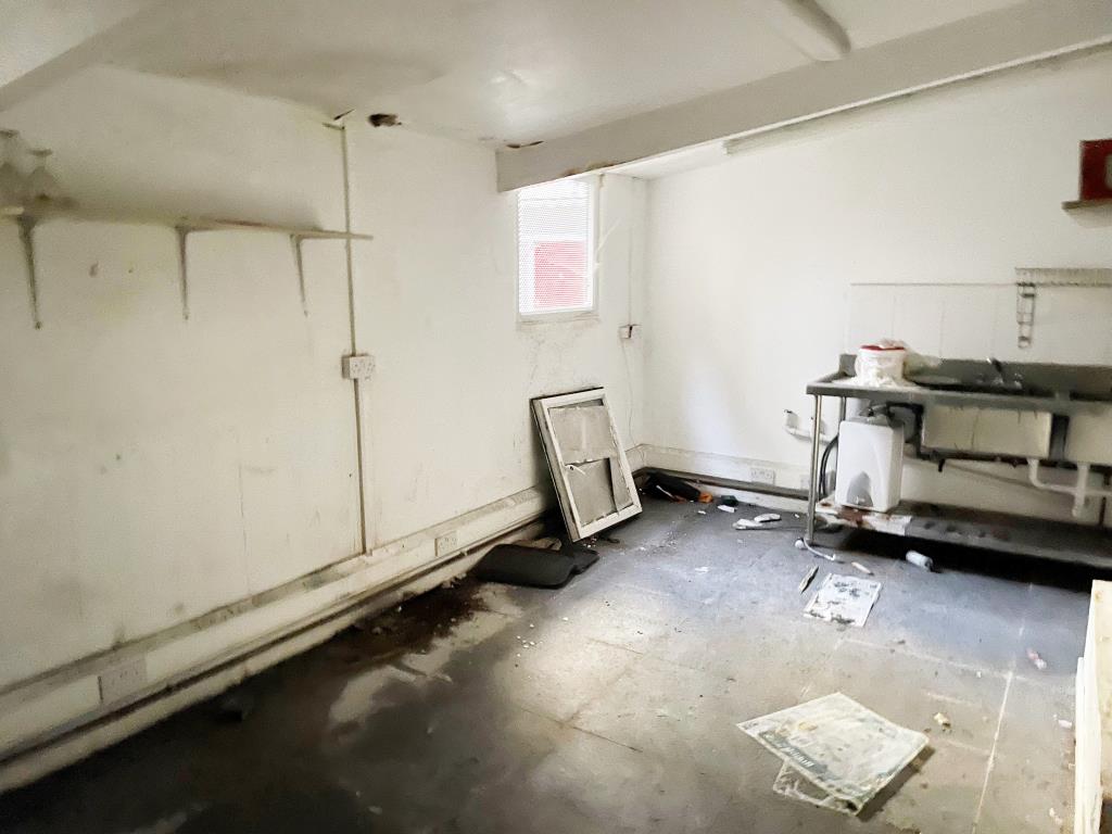 Lot: 133 - FREEHOLD MIXED USE BUILDING JUST OFF BRIGHTON SEAFRONT - Preperation room photo
